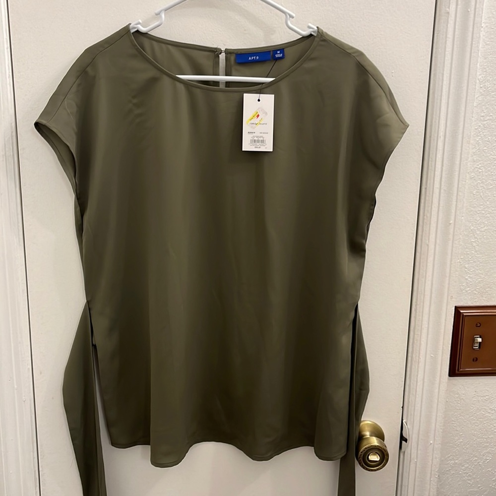 NWT Short sleeve top - olive green